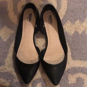 Women’s black flats- size 11